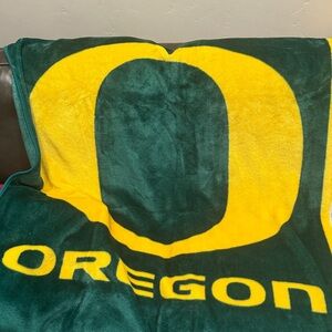 Oregon Green and Yellow Plush Throw Blanket